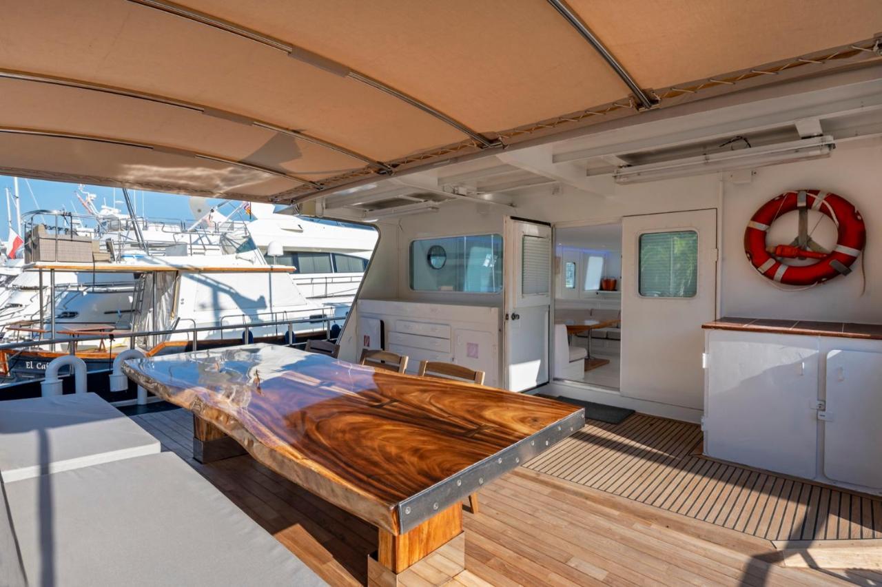 Luxury Boat Hotel Sant Adria de Besos Exterior photo