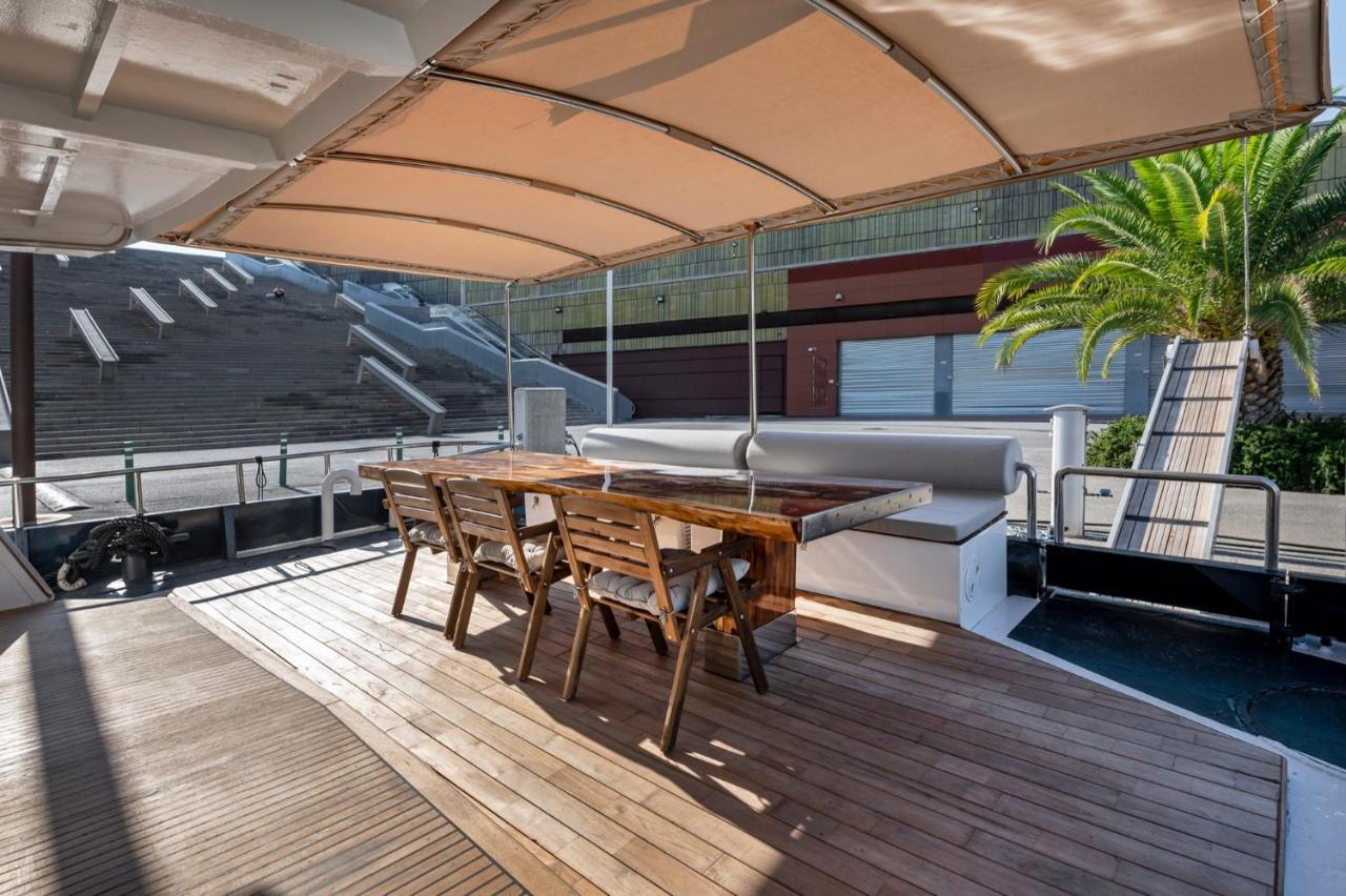 Luxury Boat Hotel Sant Adria de Besos Exterior photo