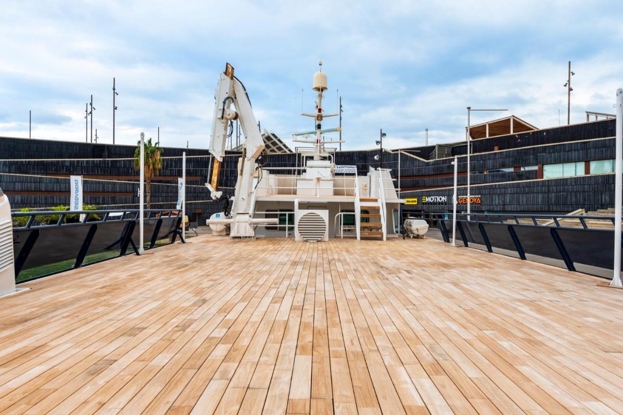 Luxury Boat Hotel Sant Adria de Besos Exterior photo