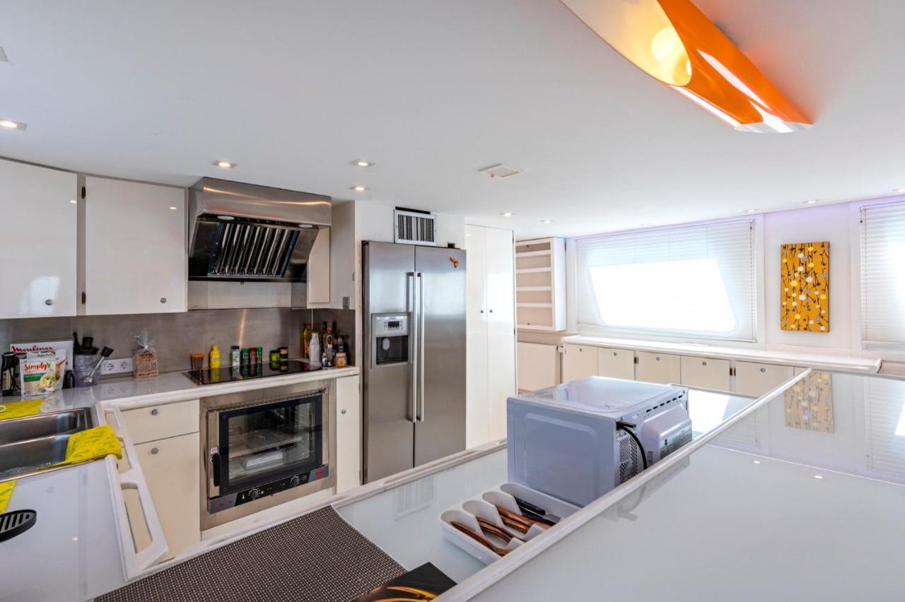 Luxury Boat Hotel Sant Adria de Besos Exterior photo